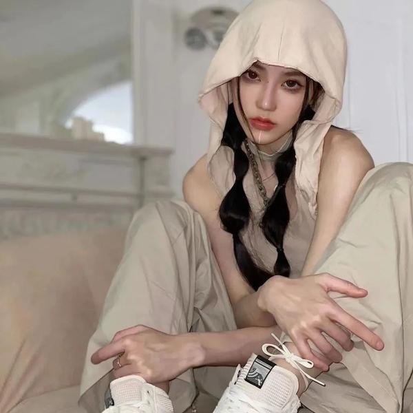 庇护棕榈树下